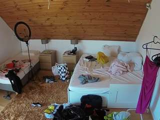 voyeurcam-julmodels-whitebed-2