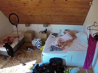 voyeurcam-julmodels-whitebed-2
