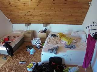 voyeurcam-julmodels-whitebed-2