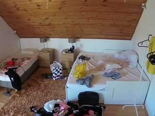 voyeurcam-julmodels-whitebed-2