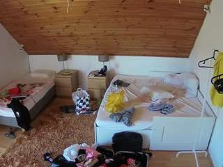 voyeurcam-julmodels-whitebed-2