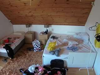 voyeurcam-julmodels-whitebed-2