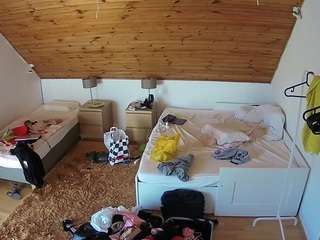 voyeurcam-julmodels-whitebed-2