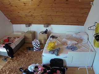 voyeurcam-julmodels-whitebed-2