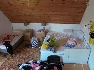 voyeurcam-julmodels-whitebed-2