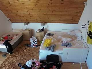 voyeurcam-julmodels-whitebed-2