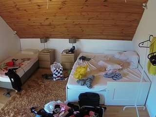 voyeurcam-julmodels-whitebed-2