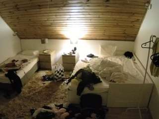 voyeurcam-julmodels-whitebed-2