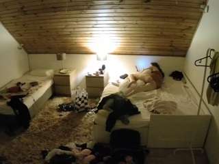 voyeurcam-julmodels-whitebed-2