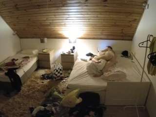 voyeurcam-julmodels-whitebed-2