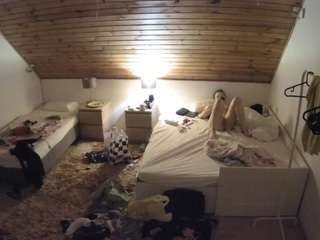 voyeurcam-julmodels-whitebed-2