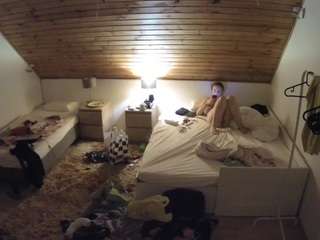 voyeurcam-julmodels-whitebed-2