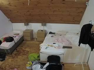 voyeurcam-julmodels-whitebed-2