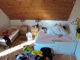 voyeurcam-julmodels-whitebed-2
