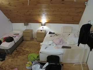 voyeurcam-julmodels-whitebed-2