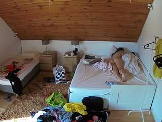 voyeurcam-julmodels-whitebed-2