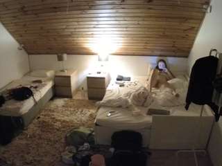voyeurcam-julmodels-whitebed-2