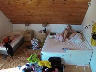 voyeurcam-julmodels-whitebed-2
