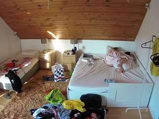voyeurcam-julmodels-whitebed-2