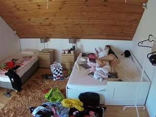 voyeurcam-julmodels-whitebed-2