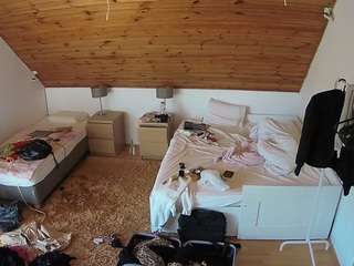 voyeurcam-julmodels-whitebed-2