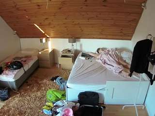 voyeurcam-julmodels-whitebed-2