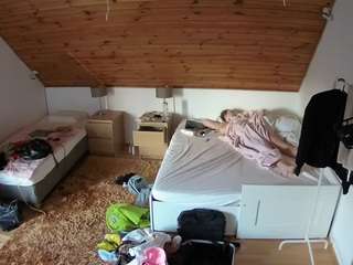 voyeurcam-julmodels-whitebed-2