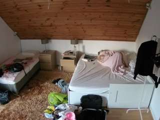 voyeurcam-julmodels-whitebed-2