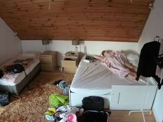 voyeurcam-julmodels-whitebed-2