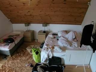voyeurcam-julmodels-whitebed-2