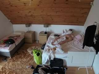 voyeurcam-julmodels-whitebed-2