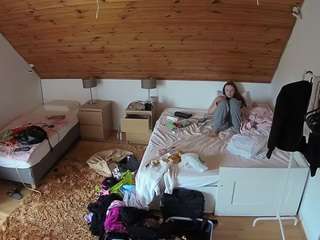 voyeurcam-julmodels-whitebed-2