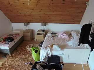 voyeurcam-julmodels-whitebed-2