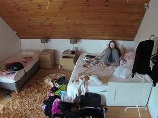 voyeurcam-julmodels-whitebed-2