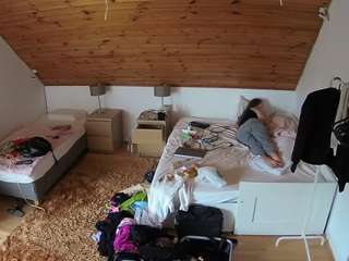 voyeurcam-julmodels-whitebed-2