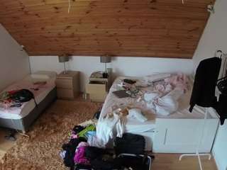 voyeurcam-julmodels-whitebed-2