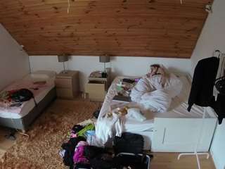 voyeurcam-julmodels-whitebed-2