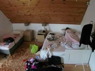 voyeurcam-julmodels-whitebed-2