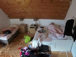 voyeurcam-julmodels-whitebed-2 webcam