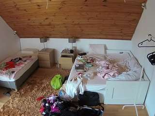 voyeurcam-julmodels-whitebed-2