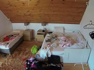 voyeurcam-julmodels-whitebed-2
