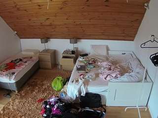 voyeurcam-julmodels-whitebed-2