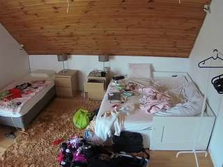 voyeurcam-julmodels-whitebed-2