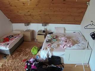 voyeurcam-julmodels-whitebed-2