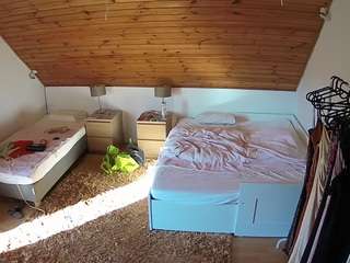 voyeurcam-julmodels-whitebed-2 camsoda