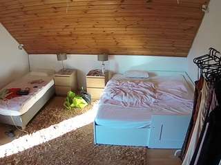 voyeurcam-julmodels-whitebed-2 camsoda