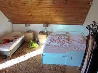 voyeurcam-julmodels-whitebed-2 camsoda