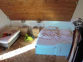 voyeurcam-julmodels-whitebed-2 camsoda