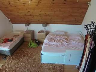 voyeurcam-julmodels-whitebed-2 camsoda