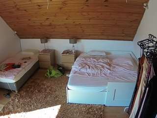 voyeurcam-julmodels-whitebed-2 camsoda